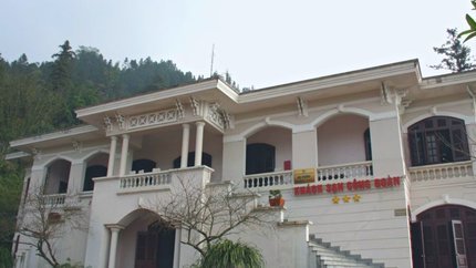 Khung cảnh mặt tiền khách sạn