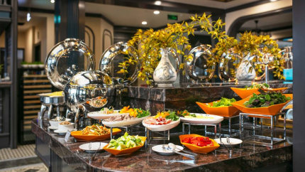 Quầy buffet của nhà hàng khách sạn