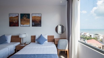 Phòng có cửa sổ nhìn thẳng ra thành phố