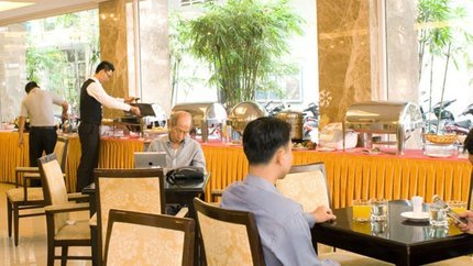 Quầy buffet Khách sạn Đông Kinh Sài Gòn