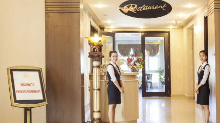 Lễ tân nhà hàng