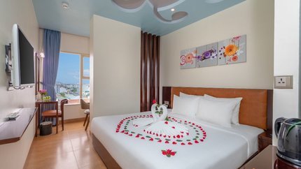 Màu xanh chủ đạo tươi mới cho căn phòng