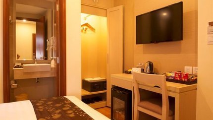 Phòng có tivi, bàn làm việc