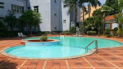 Bể bơi tại khách sạn