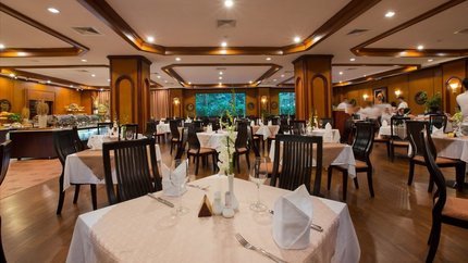 Nhà Hàng Khách sạn Hạ Long Plaza.