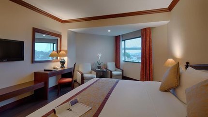 Căn phòng có cửa sổ view chill.