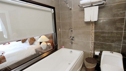 Bồn Tắm -  Phòng Deluxe Hướng Phố