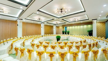 Phòng sự kiện được trang bị đầy đủ tiện nghi