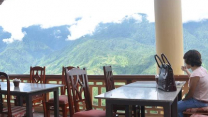 Khách sạn Holiday