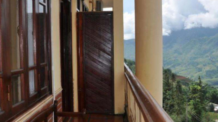 Khách sạn Holiday