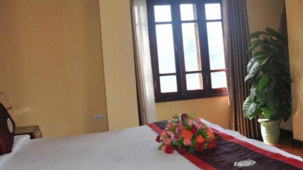 Khách sạn Holiday