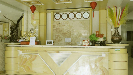 Lễ tân Khách sạn Holiday Cần Thơ