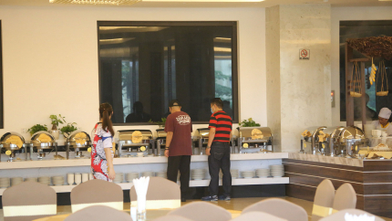 Nhà hàng Khách sạn Holiday Cửa Lò