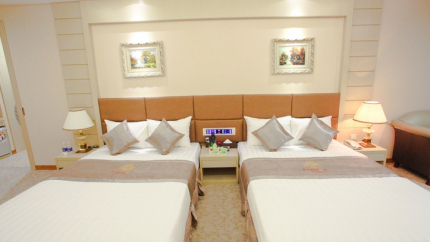 Deluxe Connecting Khách sạn Holiday One Cần Thơ