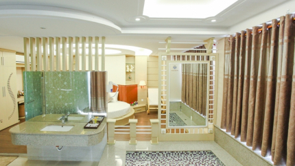 Phòng Palace Suite Khách sạn Holiday One Cần Thơ