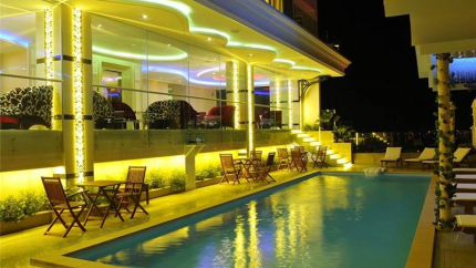 Bể bơi Khách sạn Holiday One Cần Thơ