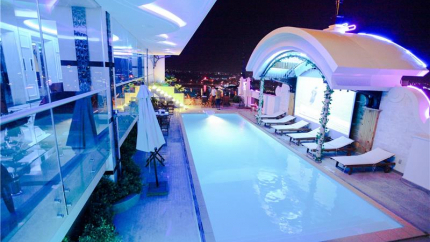 Bể bơi Khách sạn Holiday One Cần Thơ