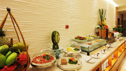Đồ buffet Khách sạn Holiday One Cần Thơ