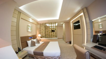 Phòng Palace Suite Khách sạn Holiday One Cần Thơ