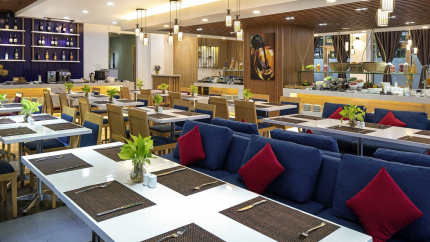 Nhà Hàng The Outlet Khách Sạn Ibis Sài Gòn South