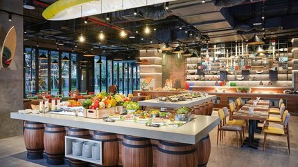 Quầy buffet đa dạng ẩm thực
