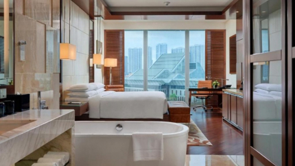 Phòng Executive Hướng Hồ JW Marriott Hà Nội Hotel