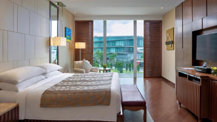 Phòng Suite Executive Hướng Hồ Tại Hà Nội JW Marriot