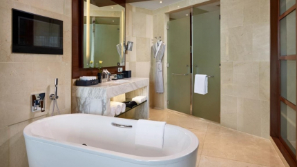 Phòng Tắm Suite Deluxe Tạii Khách Sạn JW Marriott Hà Nội