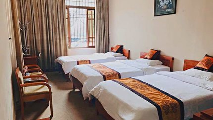 Phòng Standard Triple của Khăn Quàng Đỏ Hotel 3*