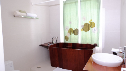 Bathtub - Lu Tan Inn