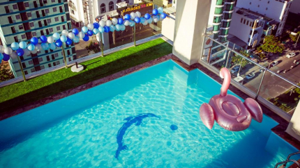 Bể bơi vô cực Khách sạn Luxtery Đà Nẵng