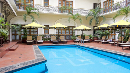 Swimming Pool khách sạn Majestic Sài Gòn
