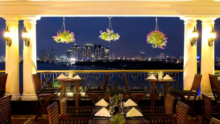 Breeze Sky Bar khách sạn Majestic Sài Gòn