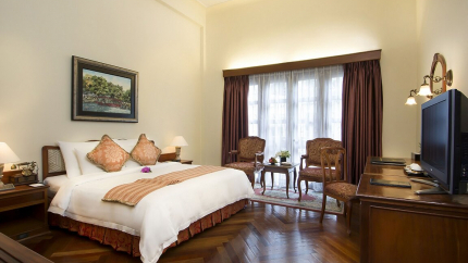 Colonial Pool Deluxe khách sạn Majestic Sài Gòn