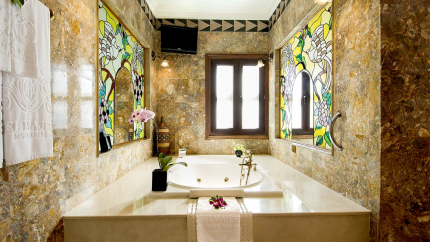 Colonial Majestic Suite - Bathroom khách sạn Majestic Sài Gòn