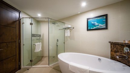 Nhà tắm sạch sẽ và nhiều đồ dùng miễn phí