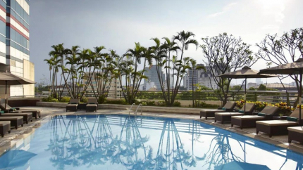 Hồ Bơi Ngoài Trời Tại Khách Sạn Melia Hà Nội