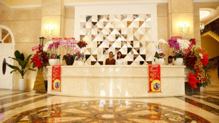 Lễ tân Merperle Crystal Palace Sài Gòn