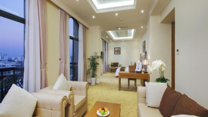 Phòng Suite Khách sạn Merperle Crystal Palace