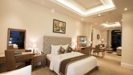 Không gian sang trọng tại phòng Suite Merperle Crystal Palace Sài Gòn