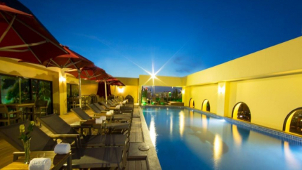 Hồ bơi ngoài trời Khách sạn Merperle Crystal Palace