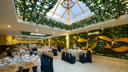 Nhà hàng Garden Merperle Crystal Palace