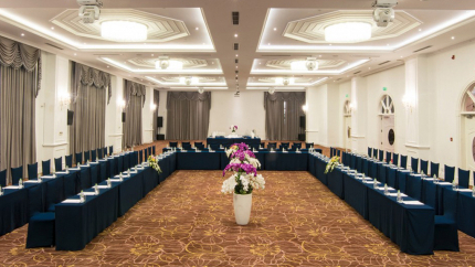 Diamond Hall Khách sạn Merperle Crystal 4*