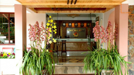 Cửa chính khách sạn Minh Tâm