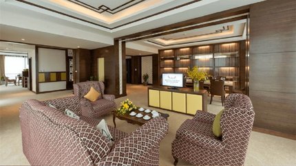 Sảnh tiếp khách và quầy lễ tân khách sạn