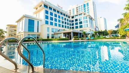 Hồ bơi ngoài trời