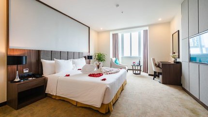 Phòng Deluxe King/Twin sở hữu một giường đôi cỡ lớn.