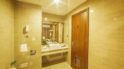Phòng tắm tại khách sạn Mường Thanh Luxury