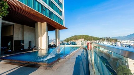 Hồ bơi ngoài trời ngắm cảnh