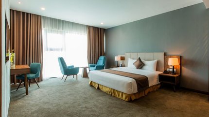 Phòng Deluxe king có cửa số thoáng